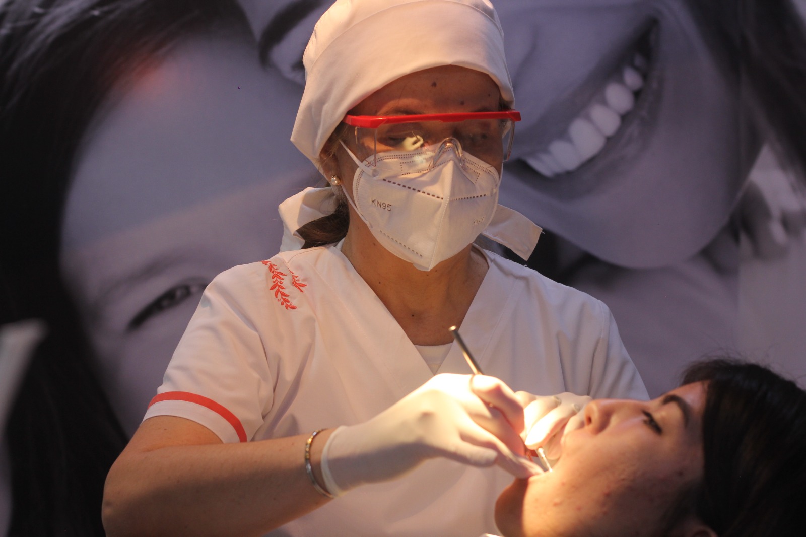 Servicios de odontología en el centro médico de Yerba Buena.