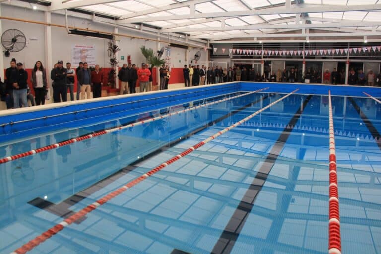 Acto de reapertura de la pileta climatizada y de la cancha de césped sintético