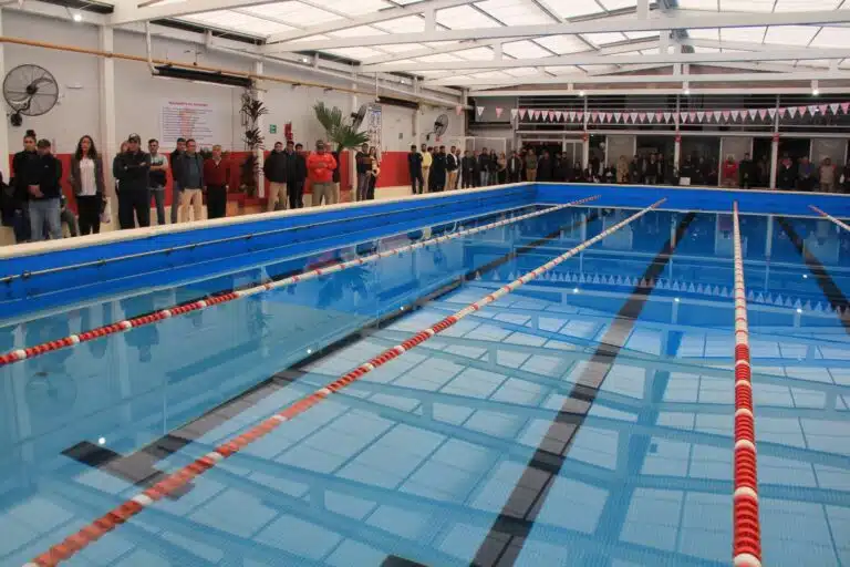 Acto de reapertura de la pileta climatizada y de la cancha de césped sintético